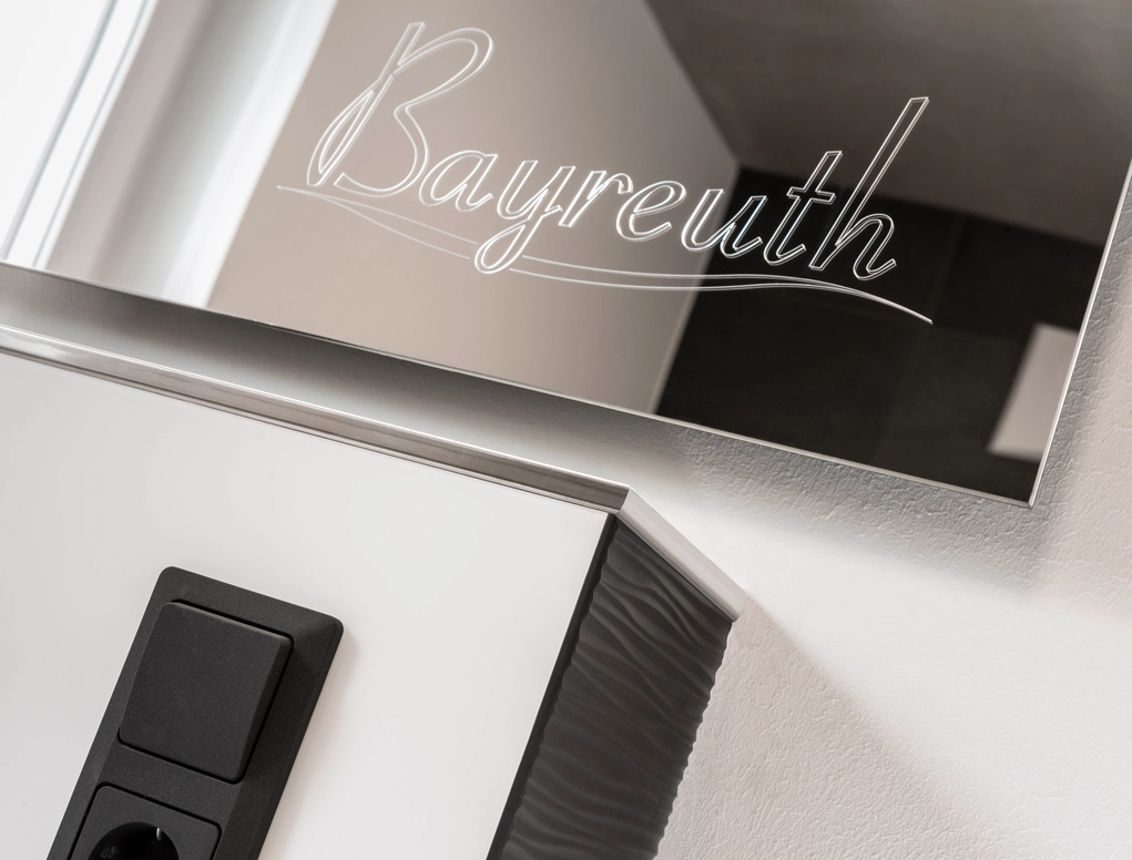 קריסטל מראה