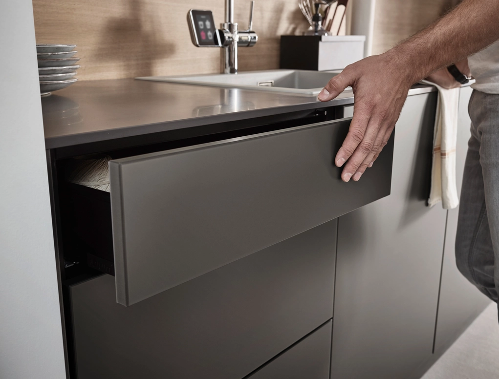 קריסטל מט 2800X1300X2ממ 2109L טיטניום