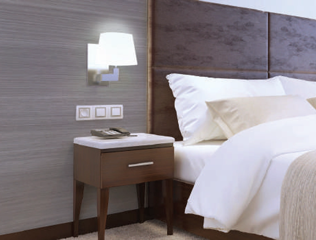 מגן קיר בגוון עץ