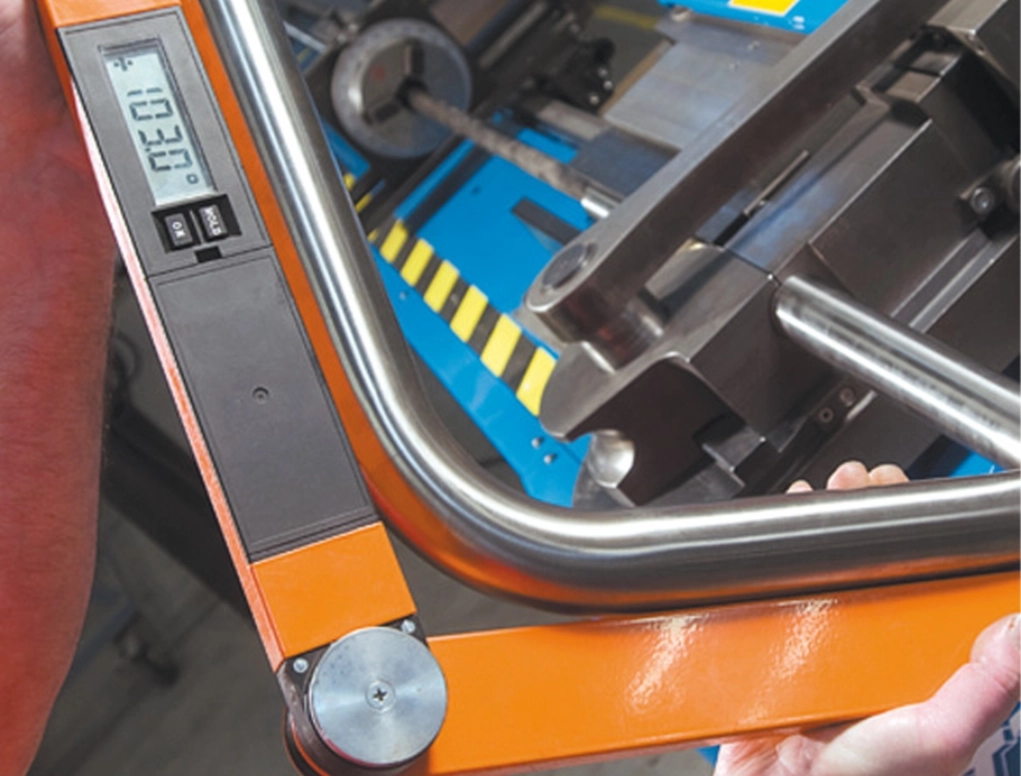 מעקה נירוסטה מט 51/2500ממ