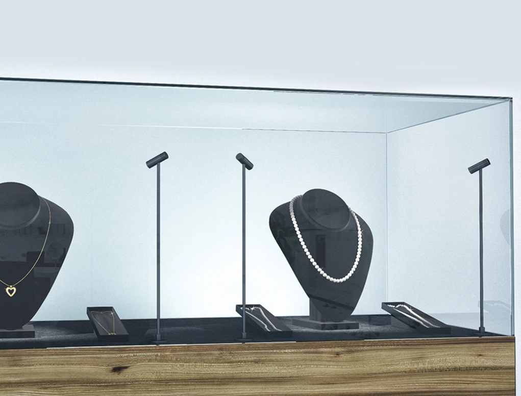 תאורה על רגלית גוון שחור K 350 MA 1 W 4000