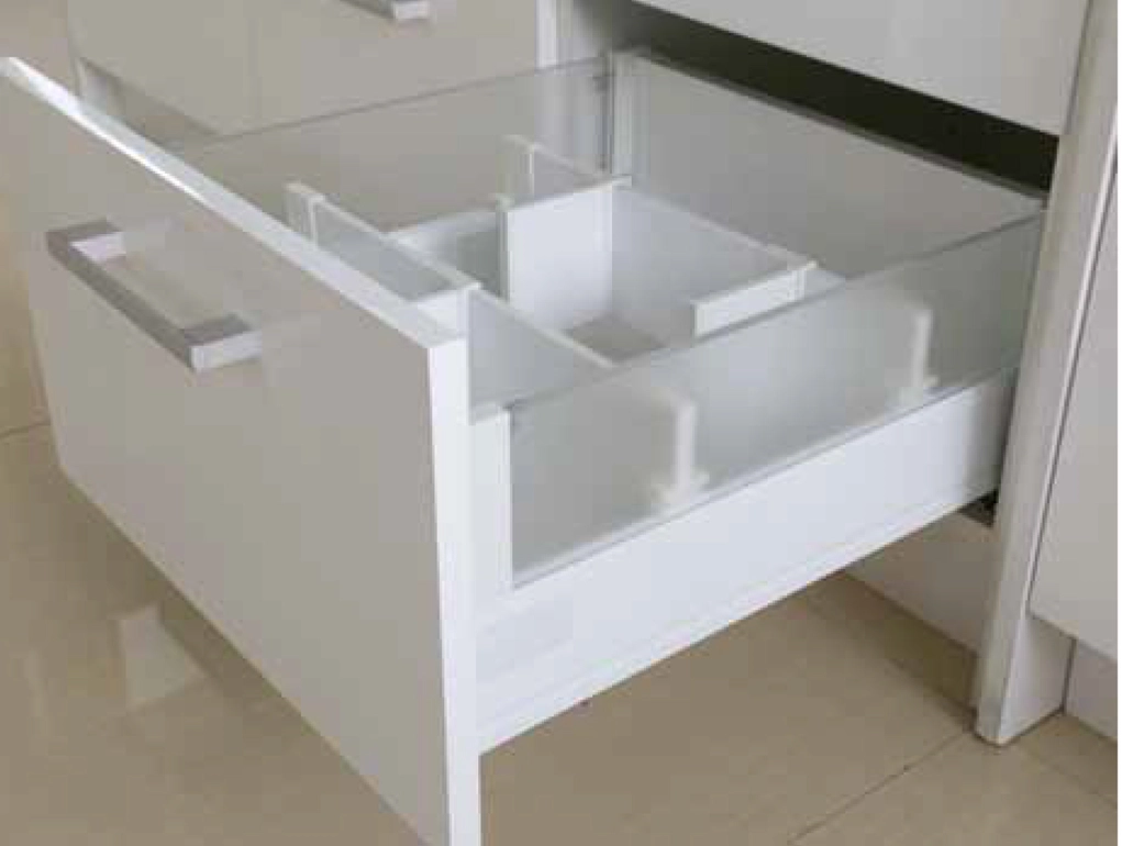 מגירה דופן 17.6-30 סמ לבן עם זכוכית