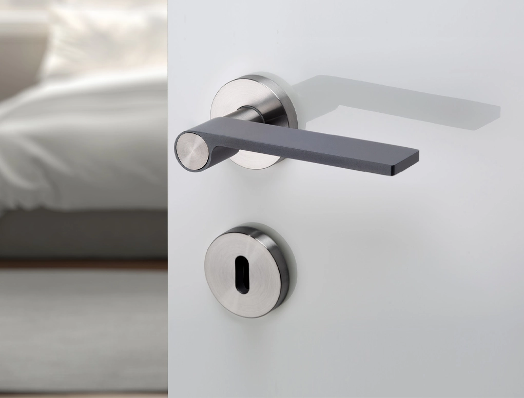 ידית דגם Outline Dark Gray עם רוזטה מטלית