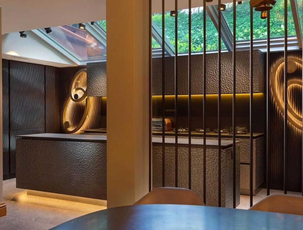 לוח סיבית הטבעה צורנית MODERN PLUTO