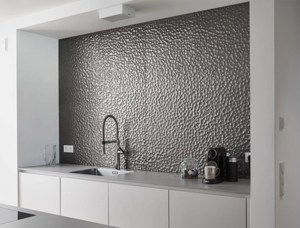 לוח סיבית הטבעה צורנית MODERN PLUTO